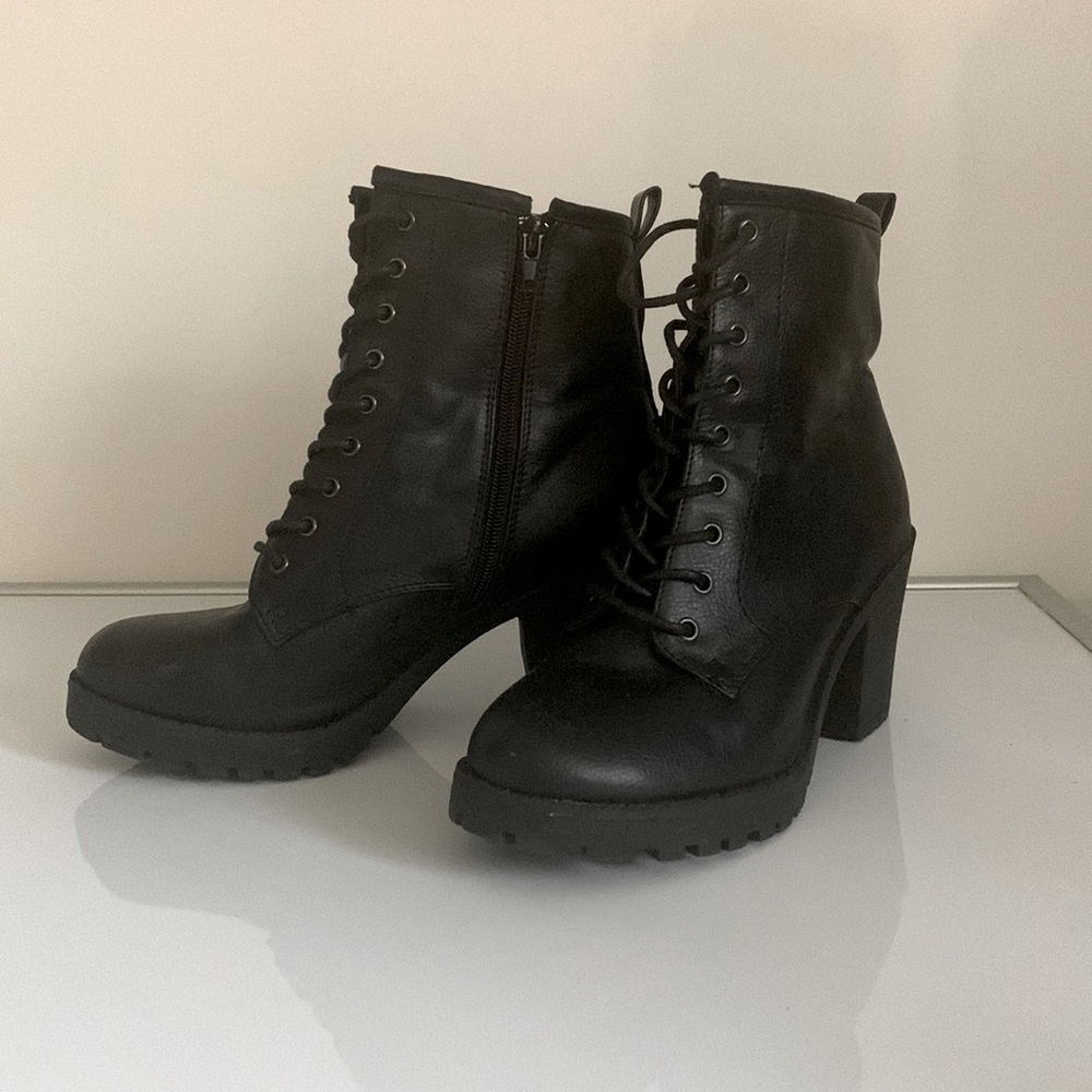 Zigi Soho Black Lace Up Boots